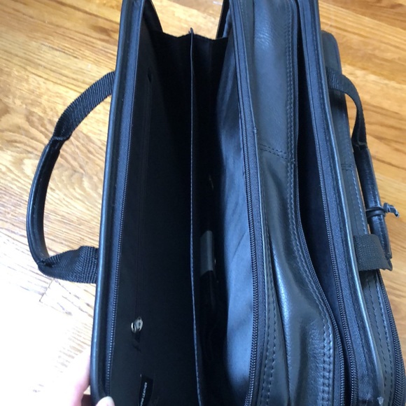 Genuine Leather Wilson’s Briefcase Never Used - Picture 9 of 16